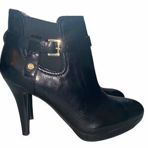 Tommy Hilfiger Ankle Booties Heels Black 6 Buckle Gold Trendy Chic Sleek Dark